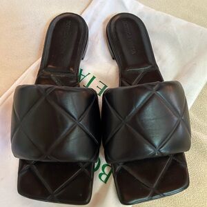 Bottega Veneta padded sandals 38
